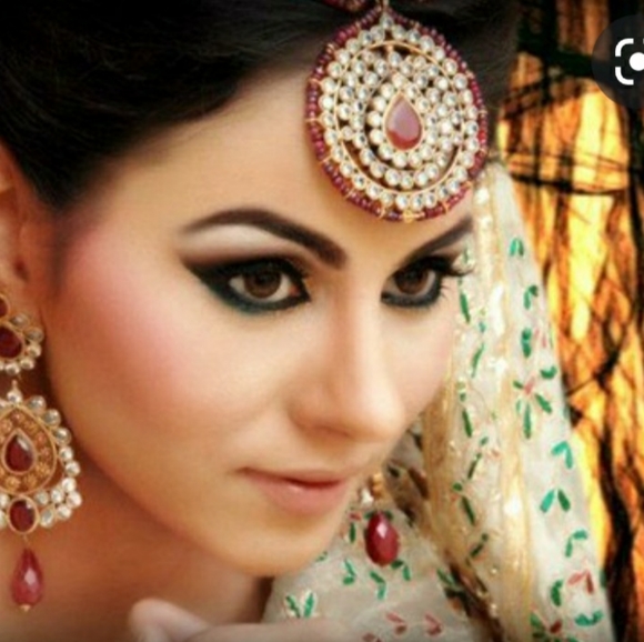 Indian bindi 🥻 - Picture 2 of 2